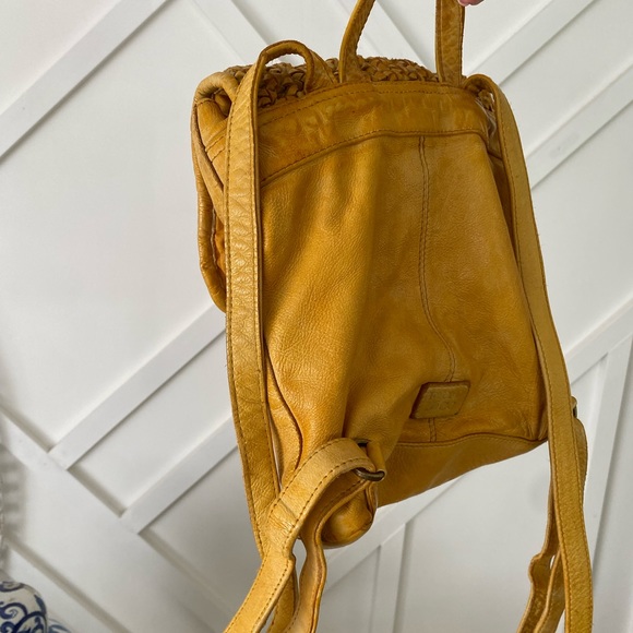Frye leather “Daffodil” mustard backpack EUC - Picture 4 of 6